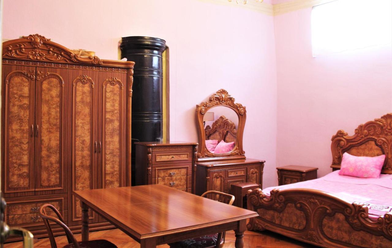 Guesthouse Medea On Pushkini 4 Kutaisi Exterior photo